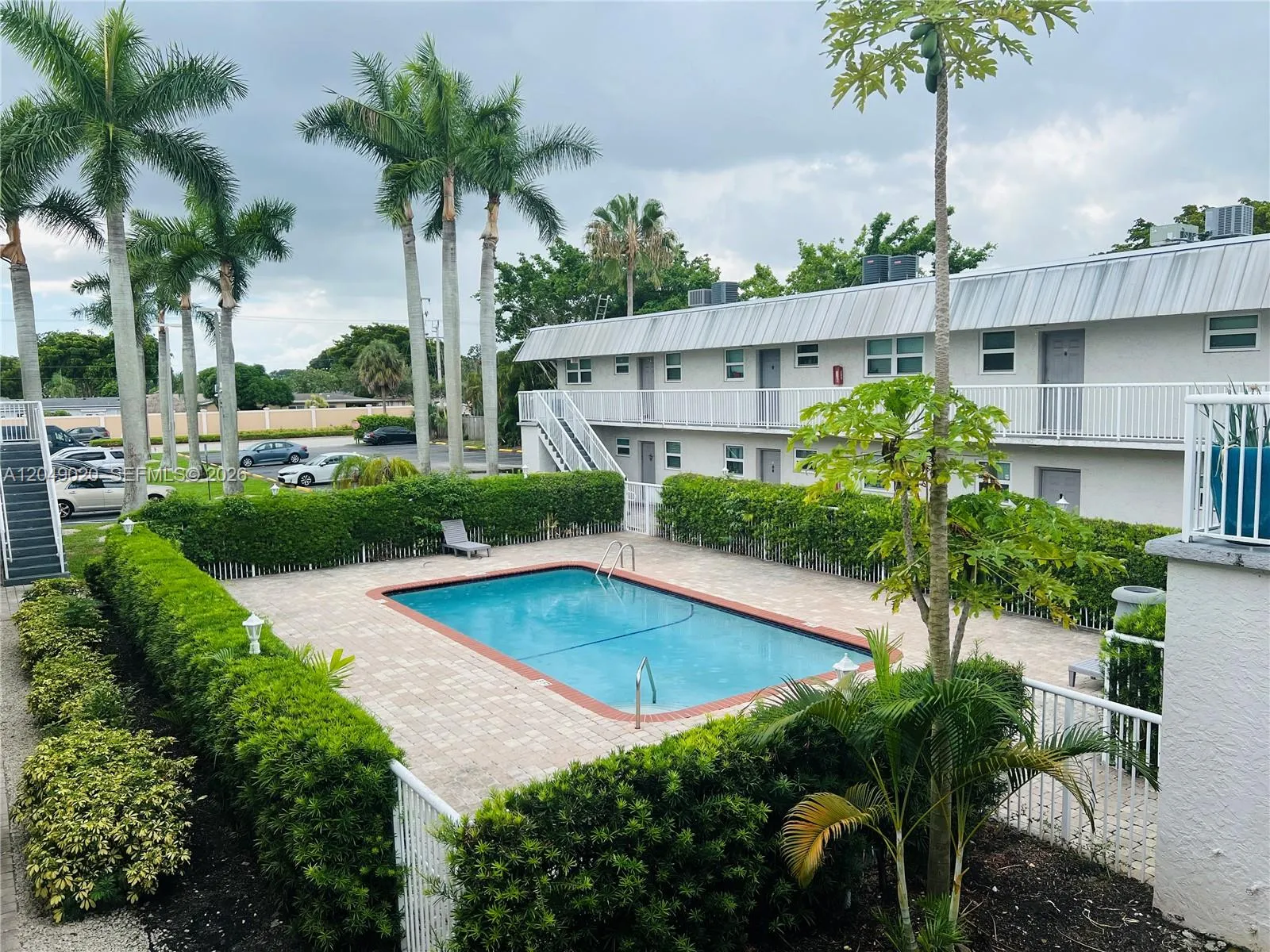 Foto de propiedad en 2050 NW 89th Avenue 208, Pembroke Pines, FL 33028 Pembroke Pines con MLS# 