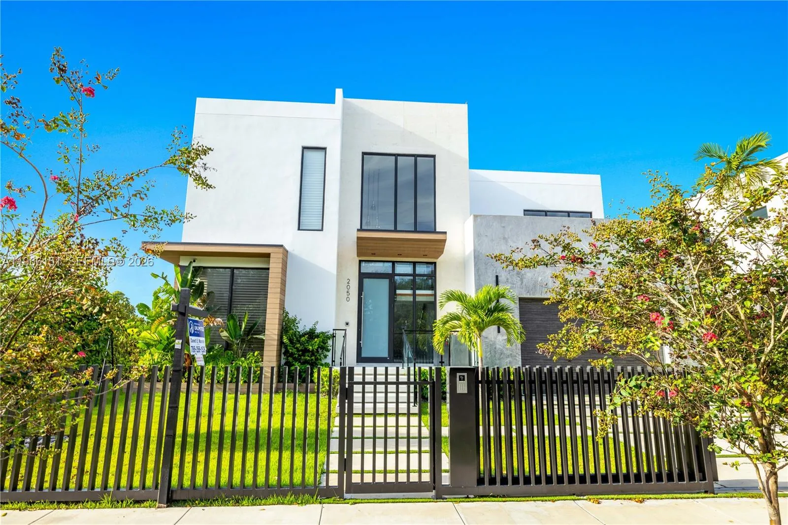 Foto de propiedad en 2050 S Hibiscus Drive, North Miami, FL 33181 North Miami con MLS# 