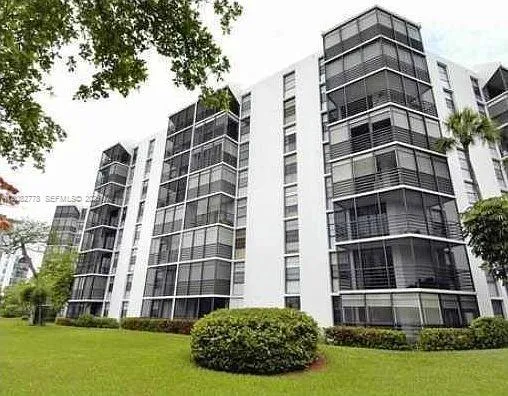 Foto de propiedad en 20500 W Country Club Drive 711, Aventura, FL 33180 Aventura con MLS#