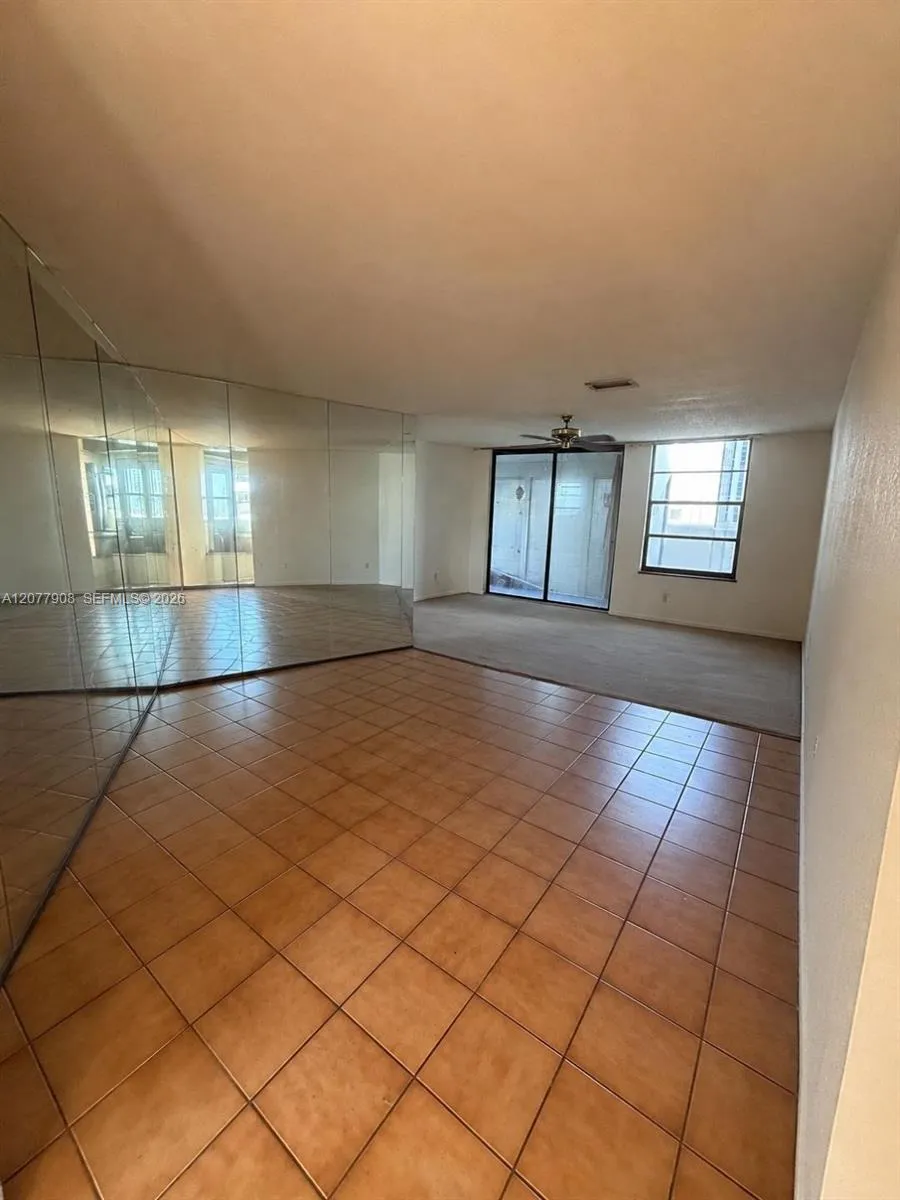 Foto de propiedad en 20500 W Country Club Drive 818, Aventura, FL 33180 Aventura con MLS# 
