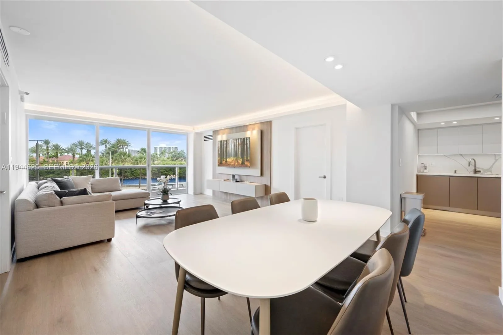 Foto de propiedad en 20505 E Country Club Drive 231, Aventura, FL 33180 Aventura con MLS# 