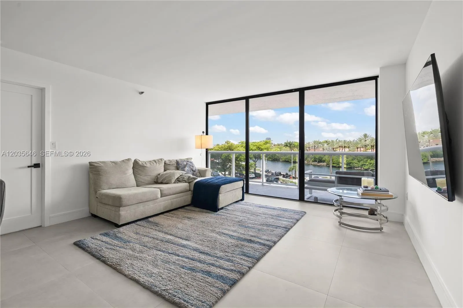 Foto de propiedad en 20505 E Country Club Drive 331, Aventura, FL 33180 Aventura con MLS# 
