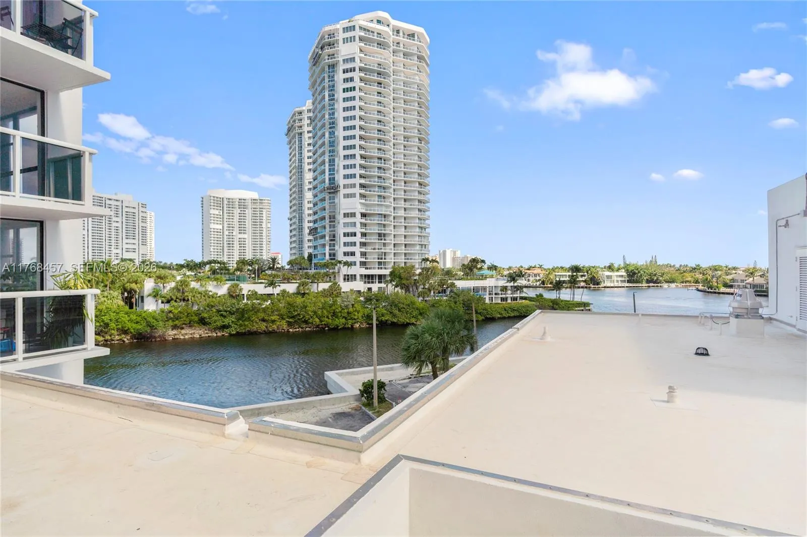 Foto de propiedad en 20505 E Country Club Drive 434, Aventura, FL 33180 Aventura con MLS# 