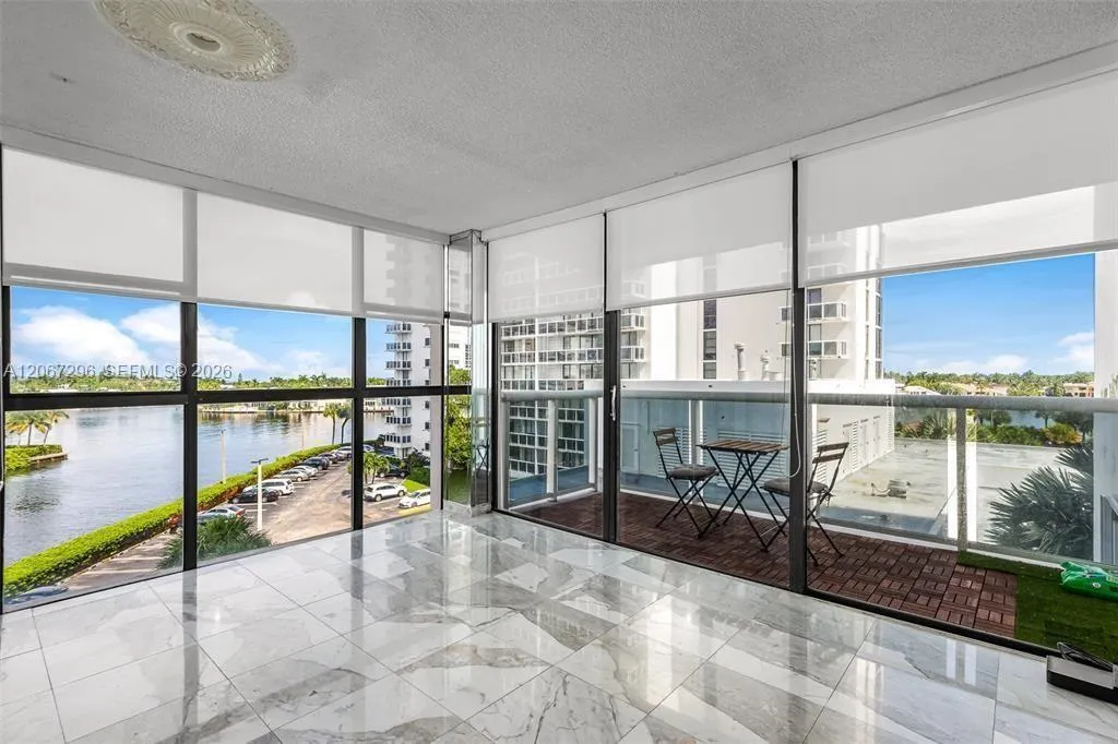 Foto de propiedad en 20505 E Country Club Drive 533, Aventura, FL 33180 Aventura con MLS# 