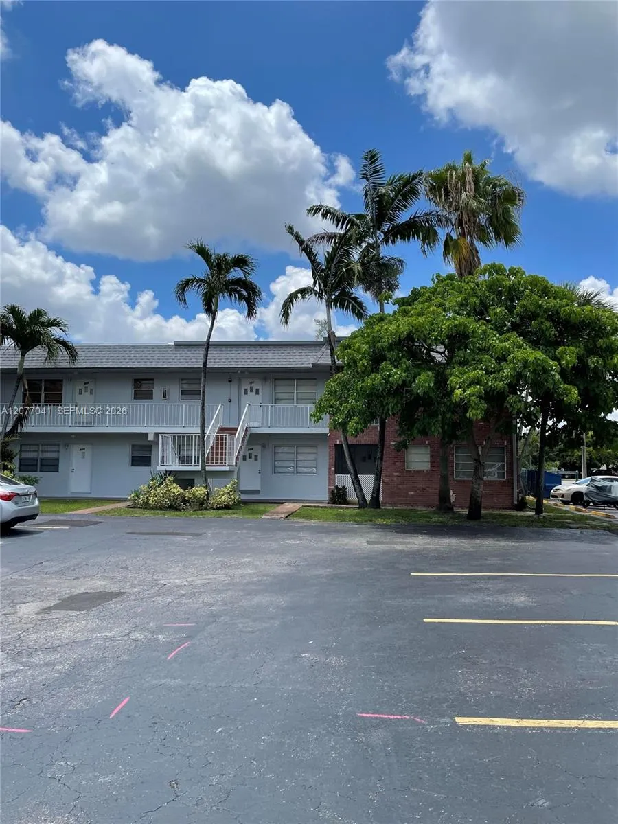 Foto de propiedad en 2051 NW 81st Avenue 528, Pembroke Pines, FL 33024 Pembroke Pines con MLS# 