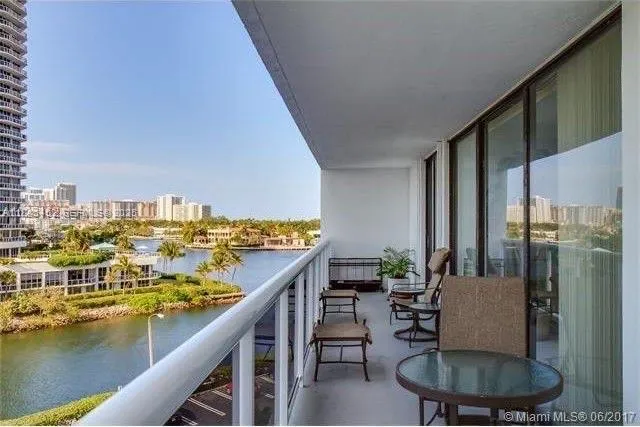 Foto de propiedad en 20515 E Country Club Drive 1449, Aventura, FL 33180 Aventura con MLS# 