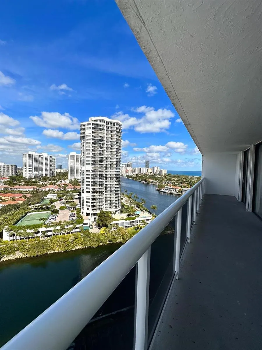 Foto de propiedad en 20515 E Country Club Drive 1949, Aventura, FL 33180 Aventura con MLS# 
