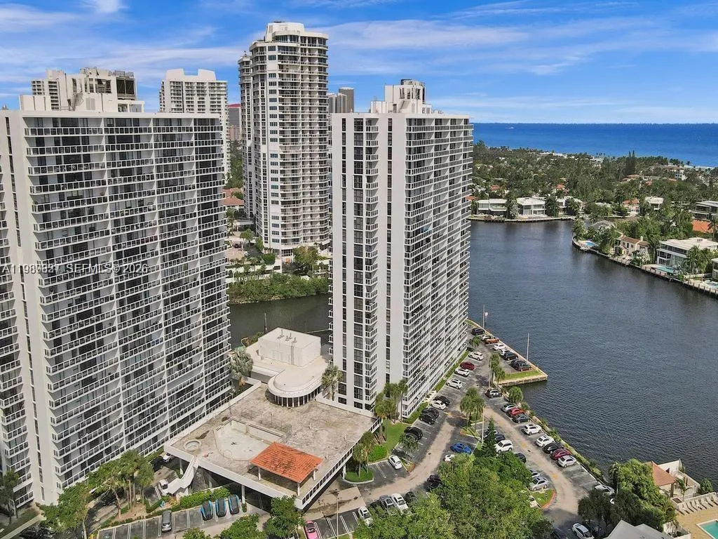 Foto de propiedad en 20515 E Country Club Drive 246, Aventura, FL 33180 Aventura con MLS#
