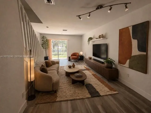 En Renta 2054 NE 167th Street 3-122, North Miami Beach, FL 33162, North Miami Beach, FL 33162