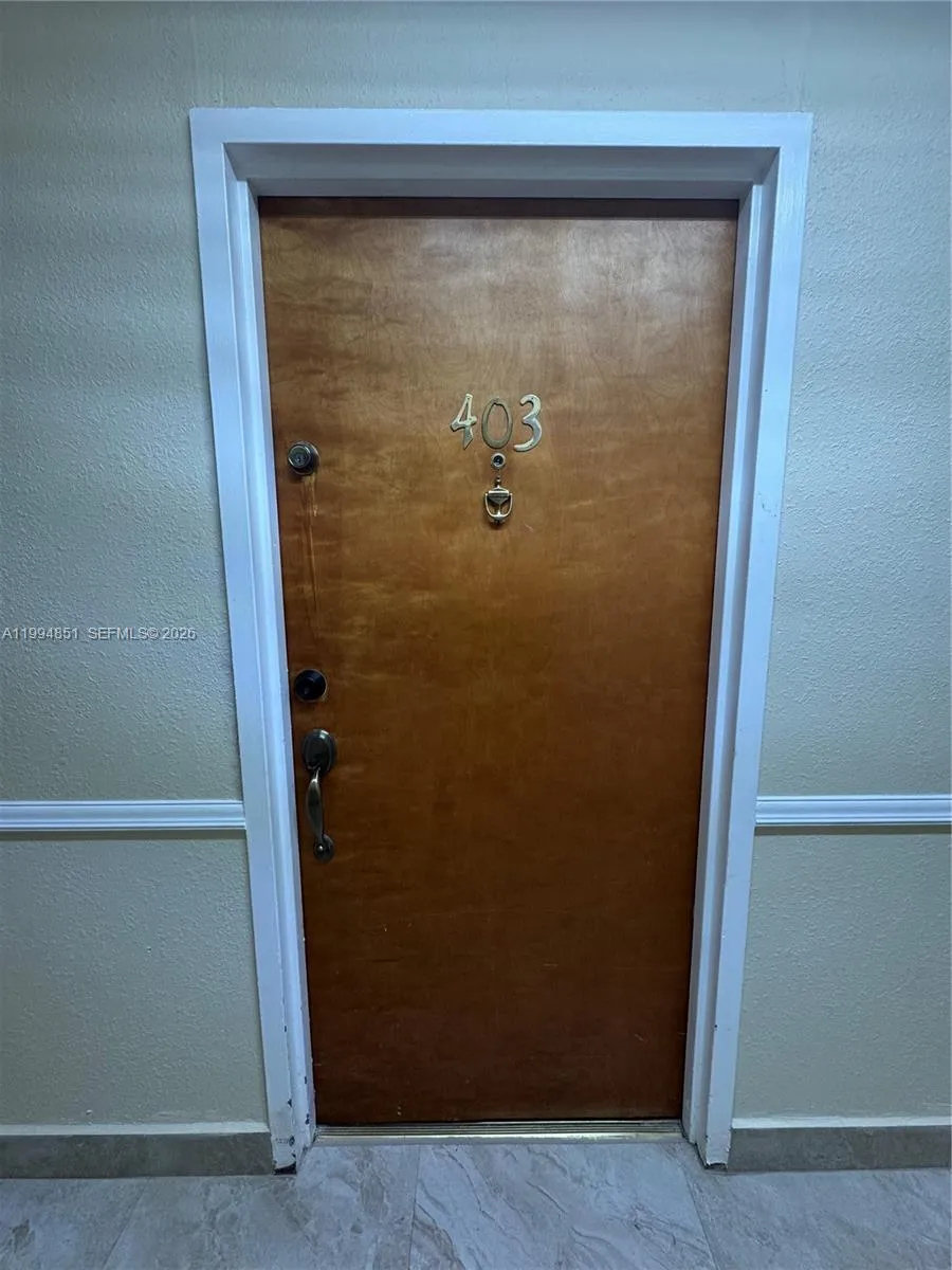Foto de propiedad en 2055 SW 122nd Avenue 403, Miami, FL 33175 Miami con MLS# 