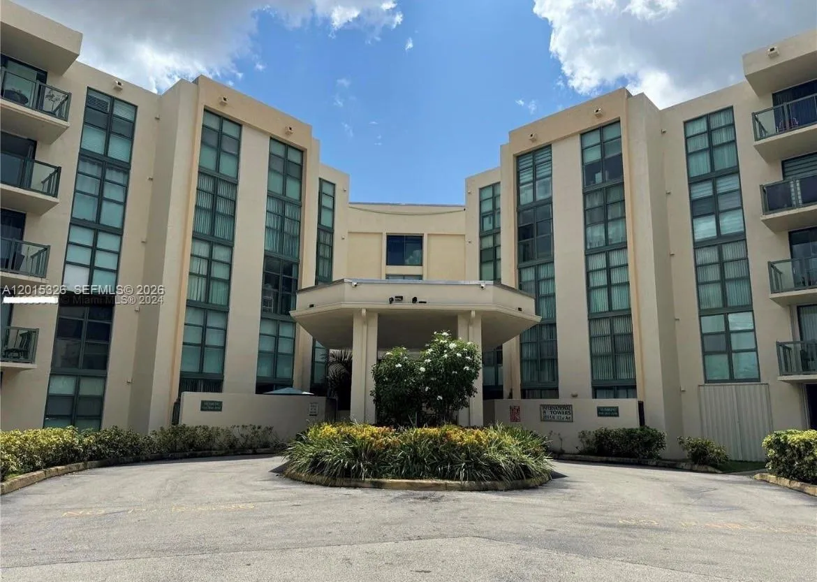 Foto de propiedad en 2055 SW 122nd Avenue 507, Miami, FL 33175 Miami con MLS# 
