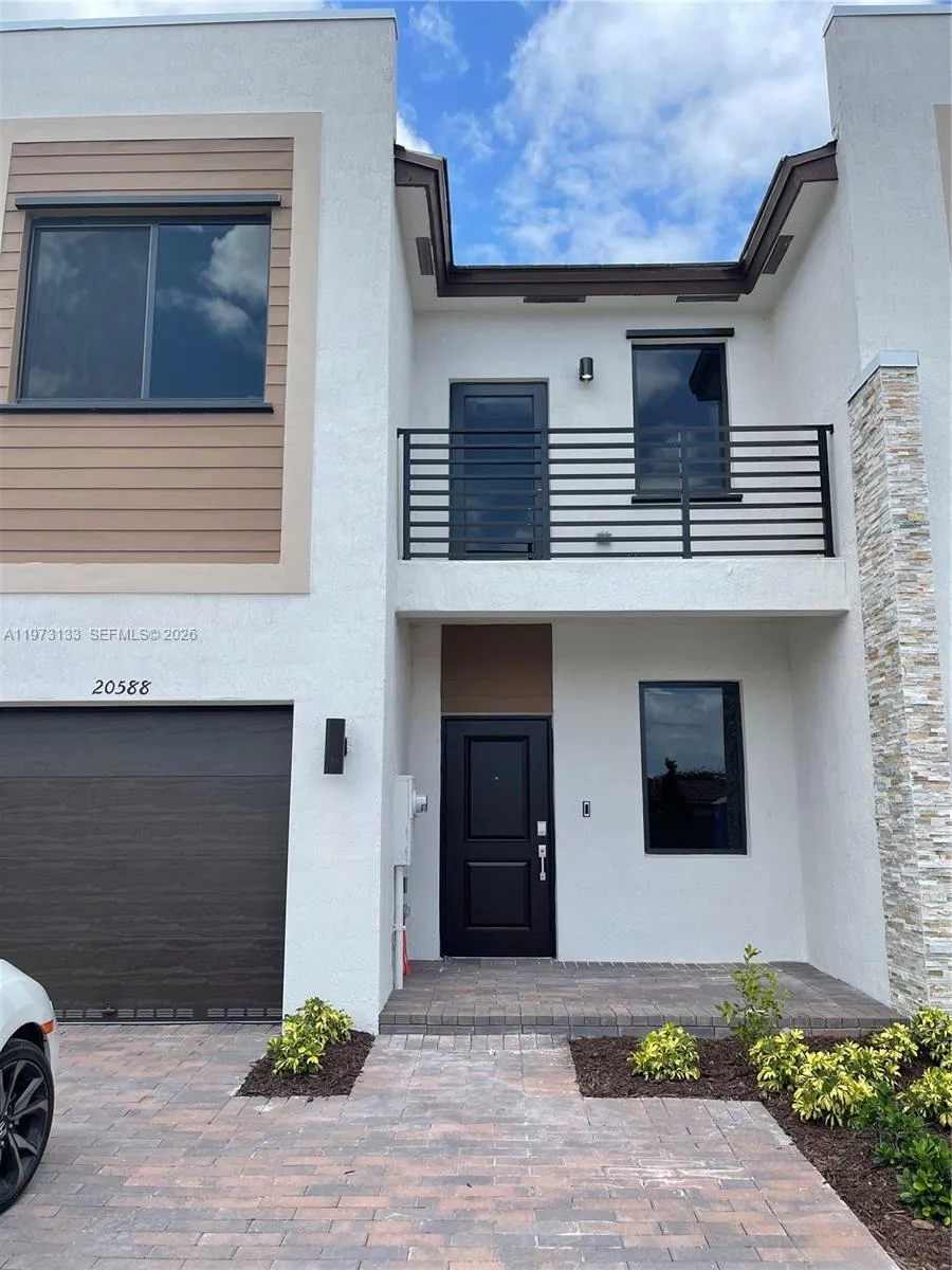 Alquilada 20564 NE 5th Place, Miami, FL 33179, Miami, FL 33179