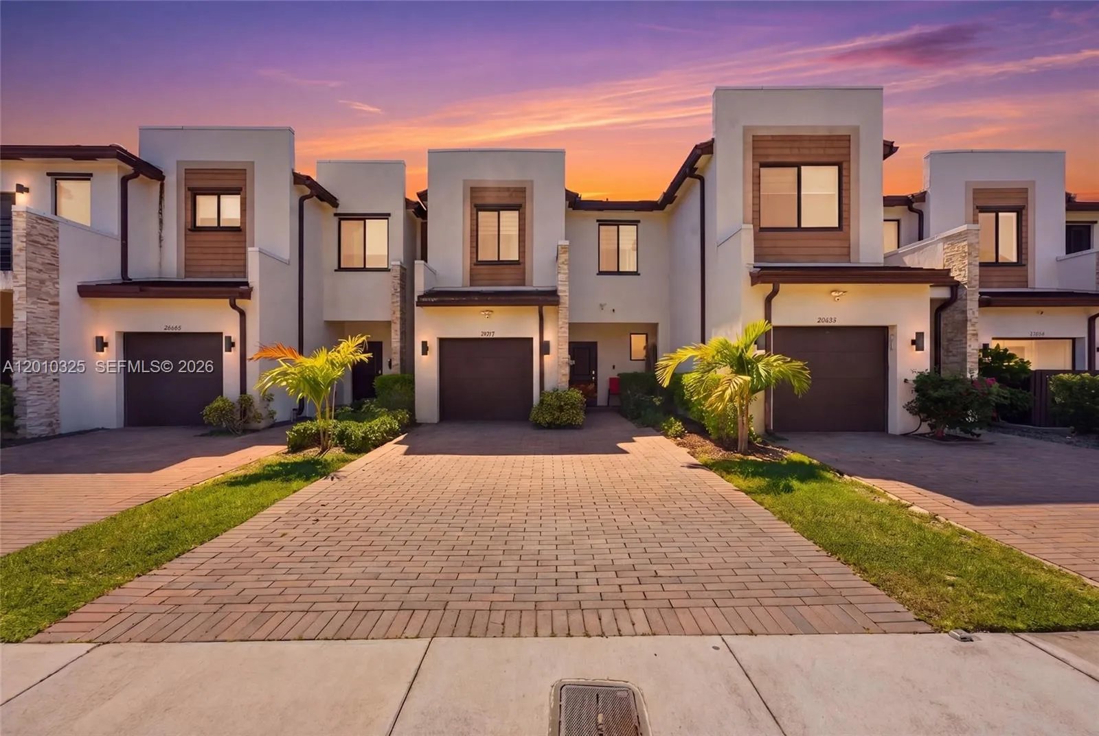 Vendido 20572 NE 5th Place, Miami, FL 33179, Miami, FL 33179