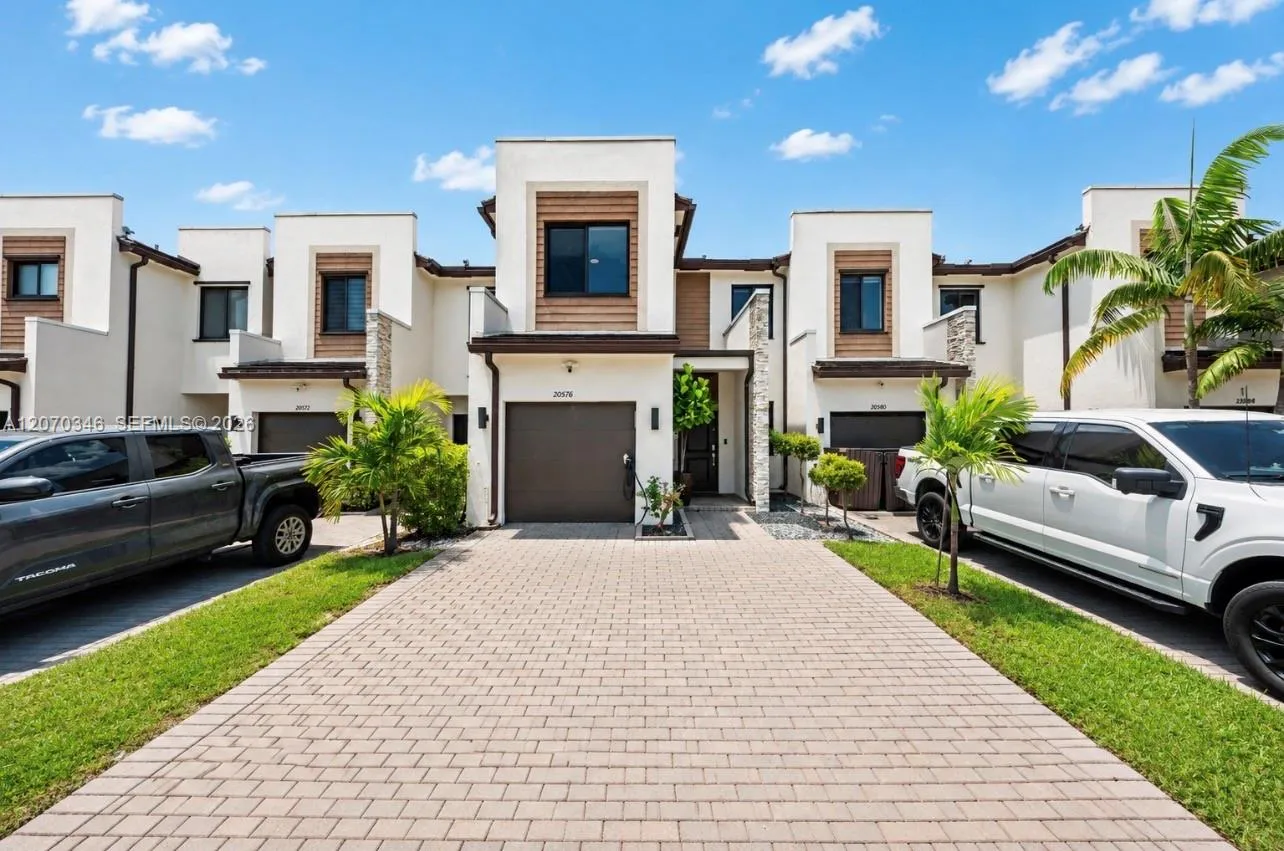 En Venta 20576 NE 5th Place, Miami, FL 33179, Miami, FL 33179
