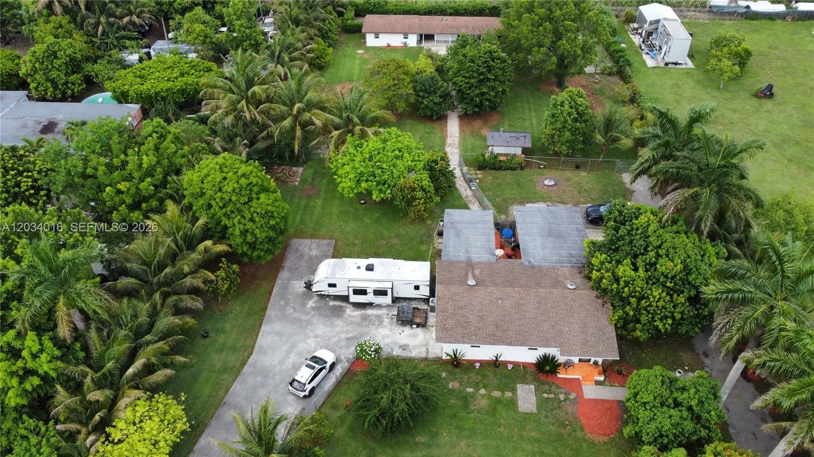 Foto de propiedad en 20595 SW 190th Street, Miami, FL 33187 Miami con MLS# 