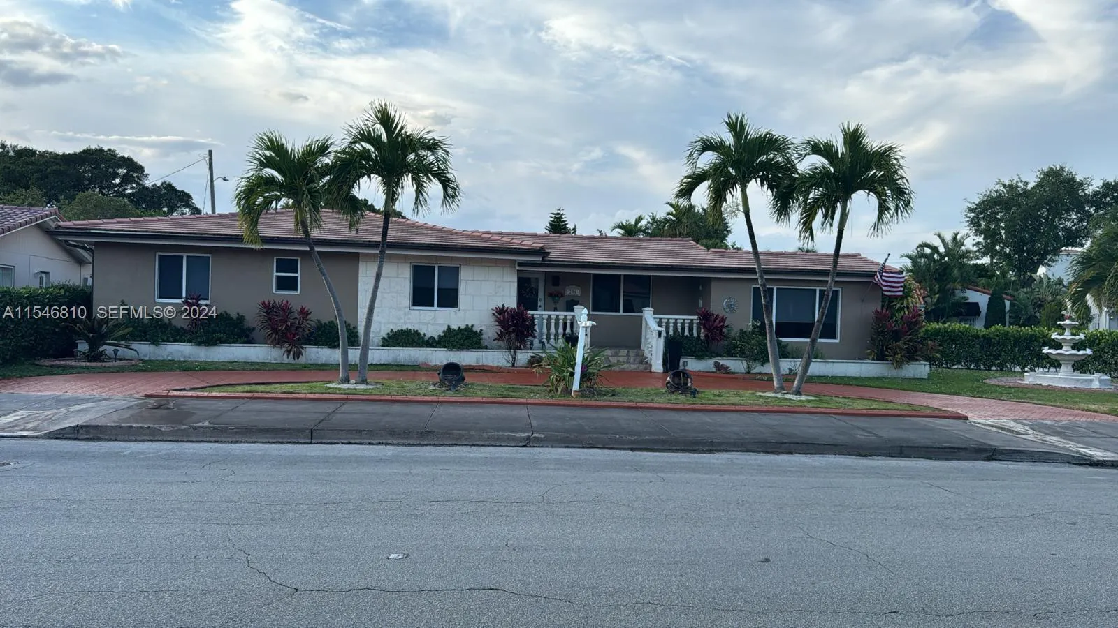 Foto de propiedad en 206 Ponce De Leon Boulevard, Coral Gables, FL 33134 Coral Gables con MLS# 