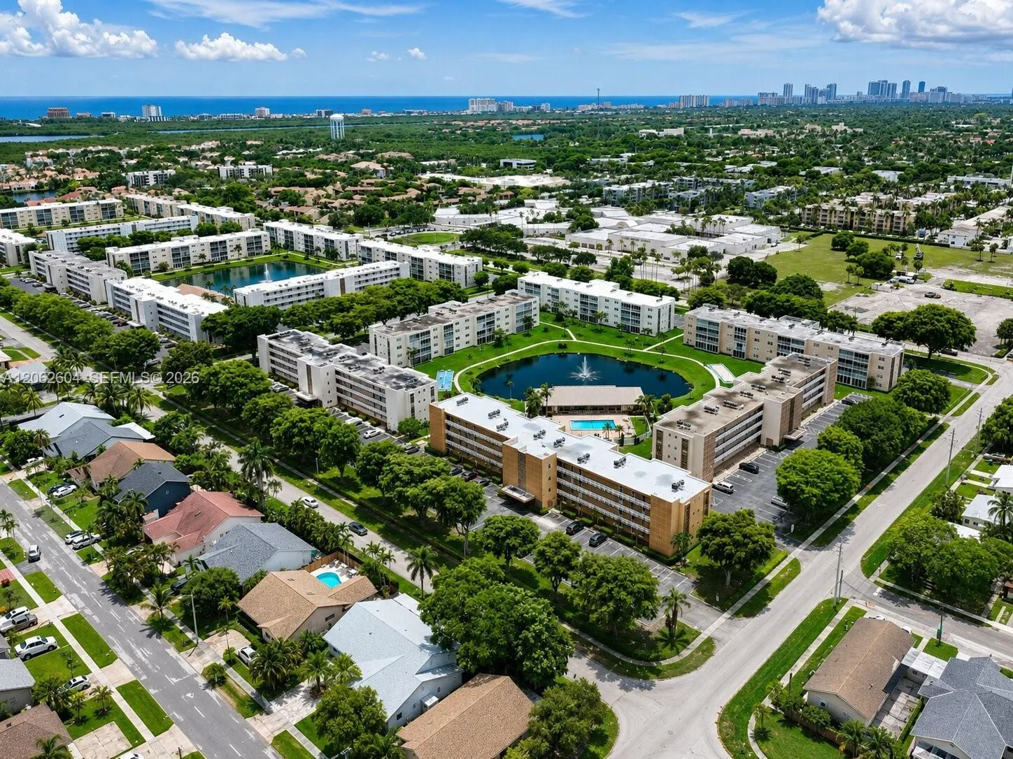 Foto de propiedad en 206 SE 10th Street 203, Dania Beach, FL 33004 Dania Beach con MLS# 