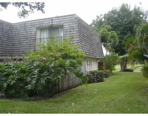 Foto de propiedad en 2060 SW 90th Avenue A-18, Davie, FL 33324 Davie con MLS# 