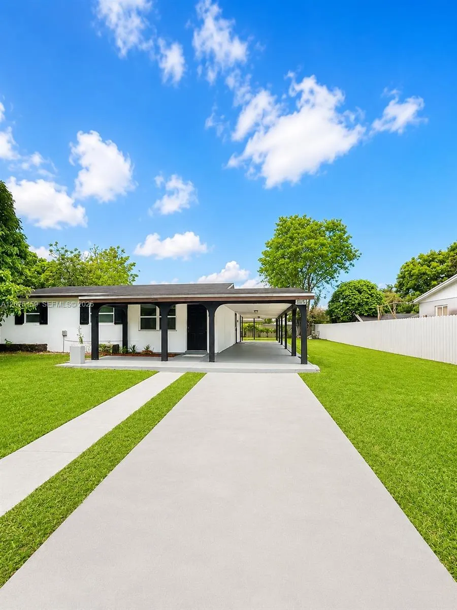 Foto de propiedad en 20600 SW 118th Place, Miami, FL 33177 Miami con MLS# 
