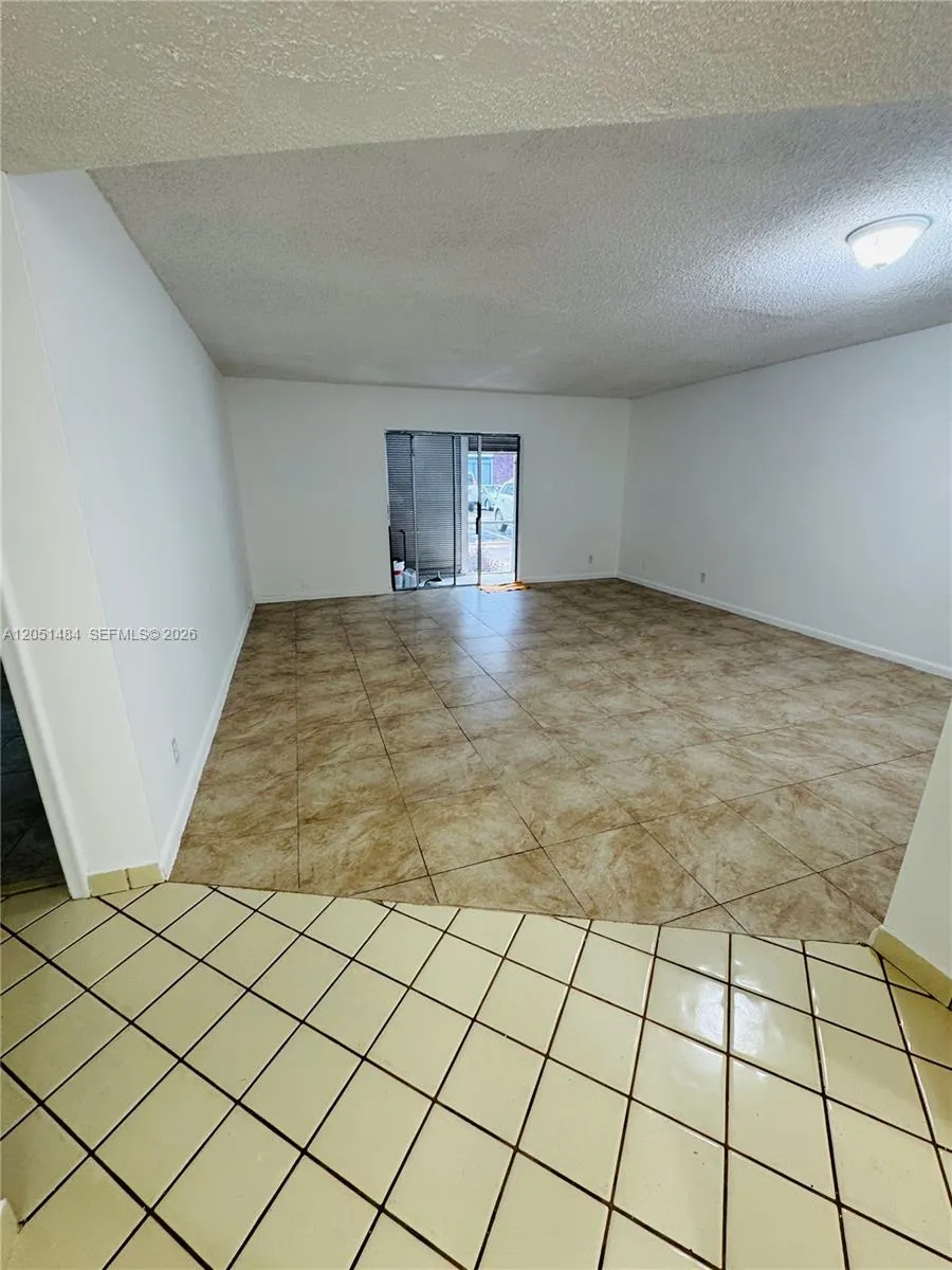 Foto de propiedad en 2061 NW 47th Terrace 111, Lauderhill, FL 33313 Lauderhill con MLS# 