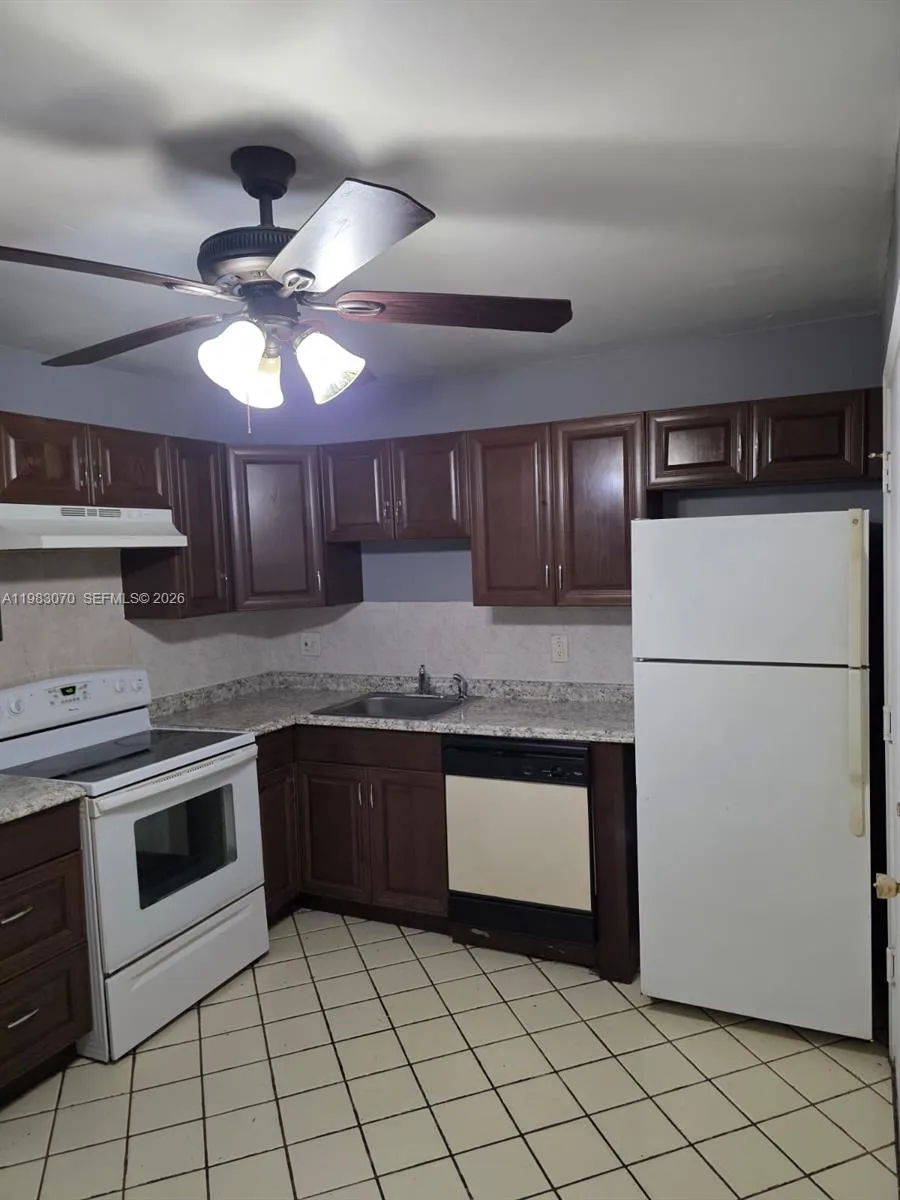 Vendido 2061 NW 47th Terrace 111, Lauderhill, FL 33313, Lauderhill, FL 33313