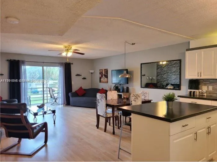 Foto de propiedad en 2061 NW 47th Terrace 205, Lauderhill, FL 33313 Lauderhill con MLS# 
