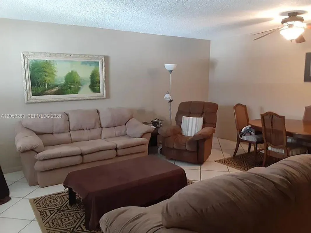 Foto de propiedad en 2061 NW 47th Terrace P4, Lauderhill, FL 33313 Lauderhill con MLS# 