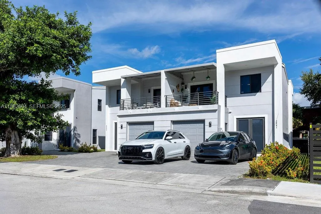 Foto de propiedad en 2061 Washington Avenue 4, Opa-Locka, FL 33054 Opa-Locka con MLS# 
