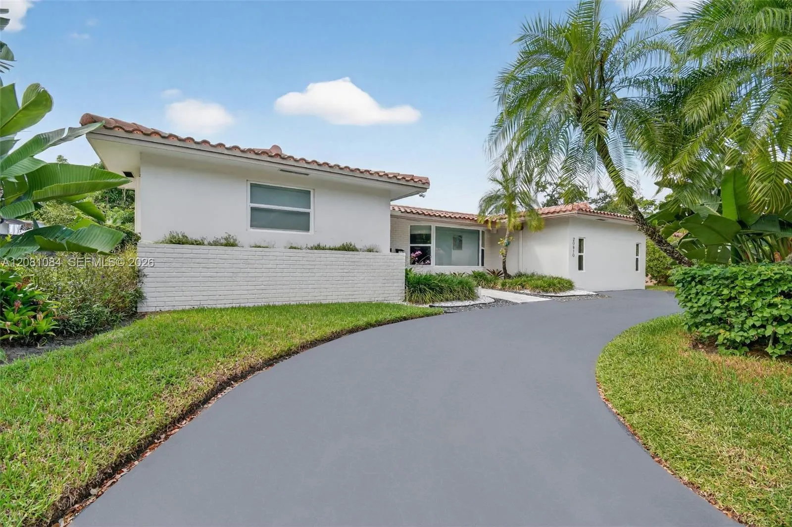 En Renta 20610 NE 22nd Court, Miami, FL 33180, Miami, FL 33180