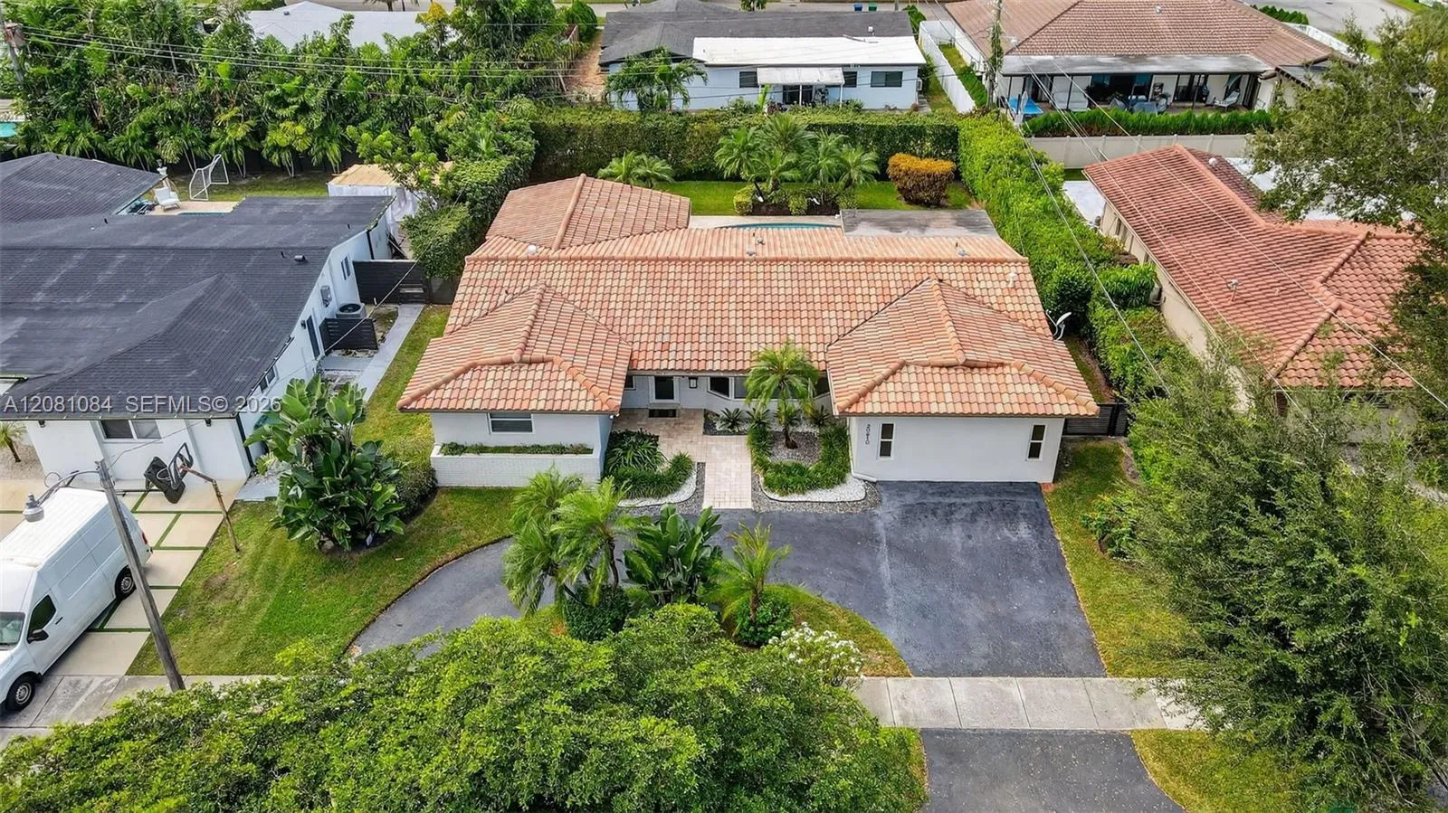 En Renta 20610 NE 22nd Court, Miami, FL 33180, Miami, FL 33180