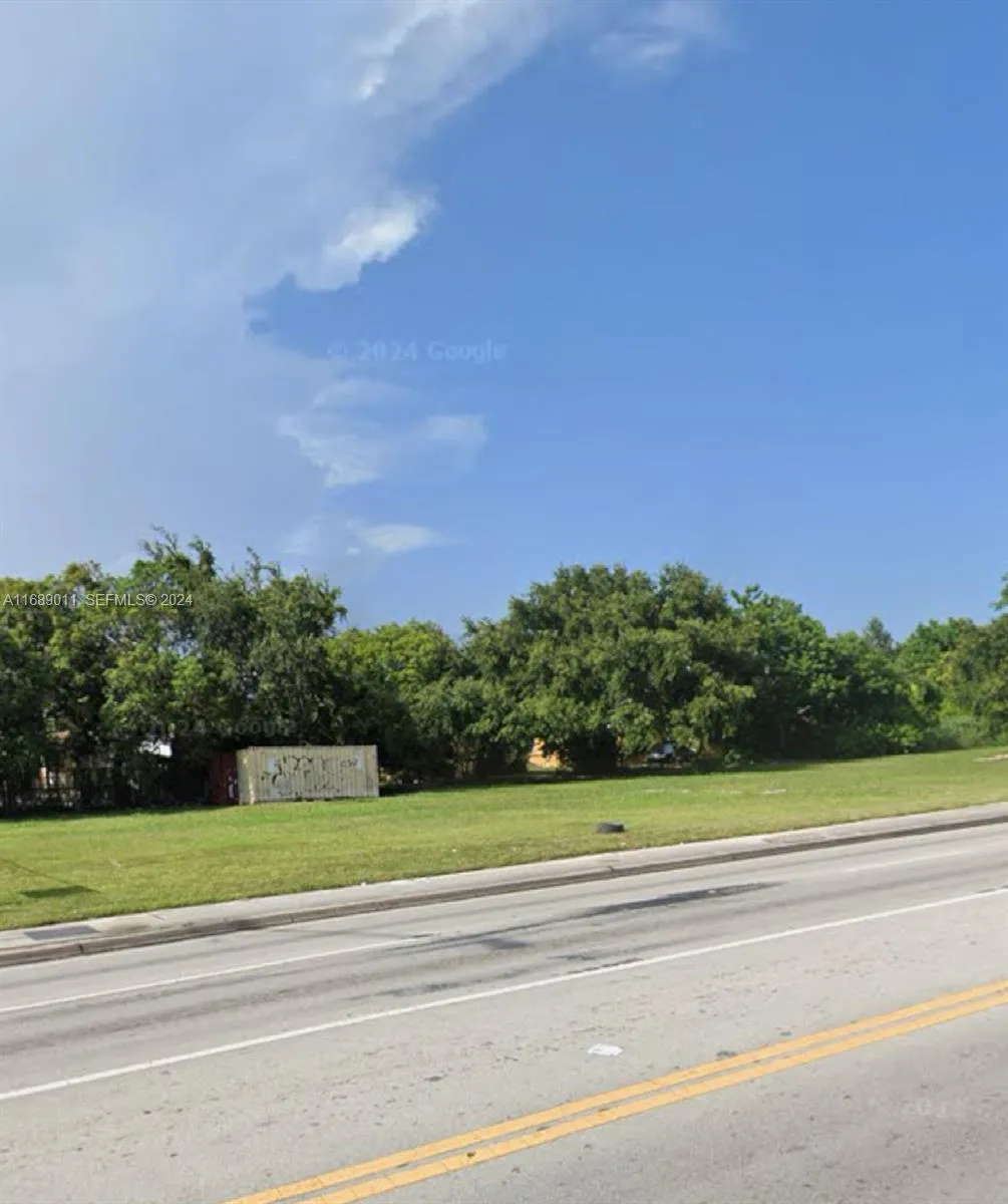Foto de propiedad en 2065 NW 54th Street, Miami, FL 33142 Miami con MLS# 
