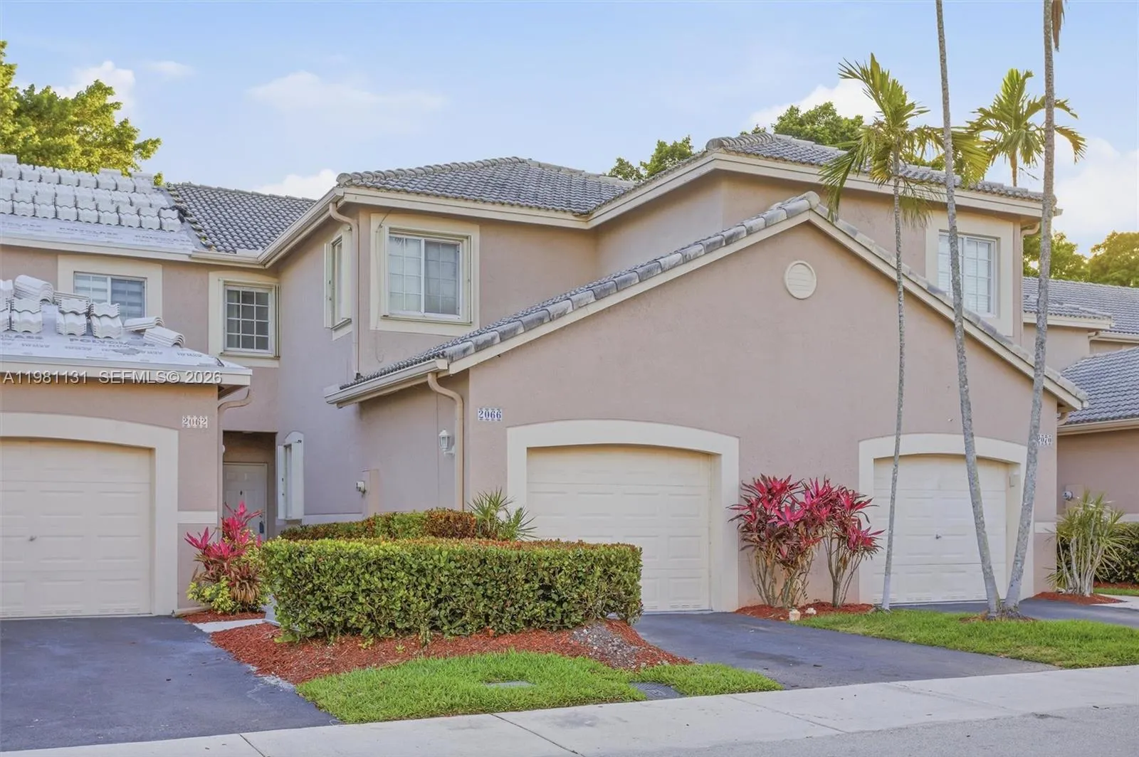 Foto de propiedad en 2066 Madeira Drive 2066, Weston, FL 33327 Weston con MLS# 