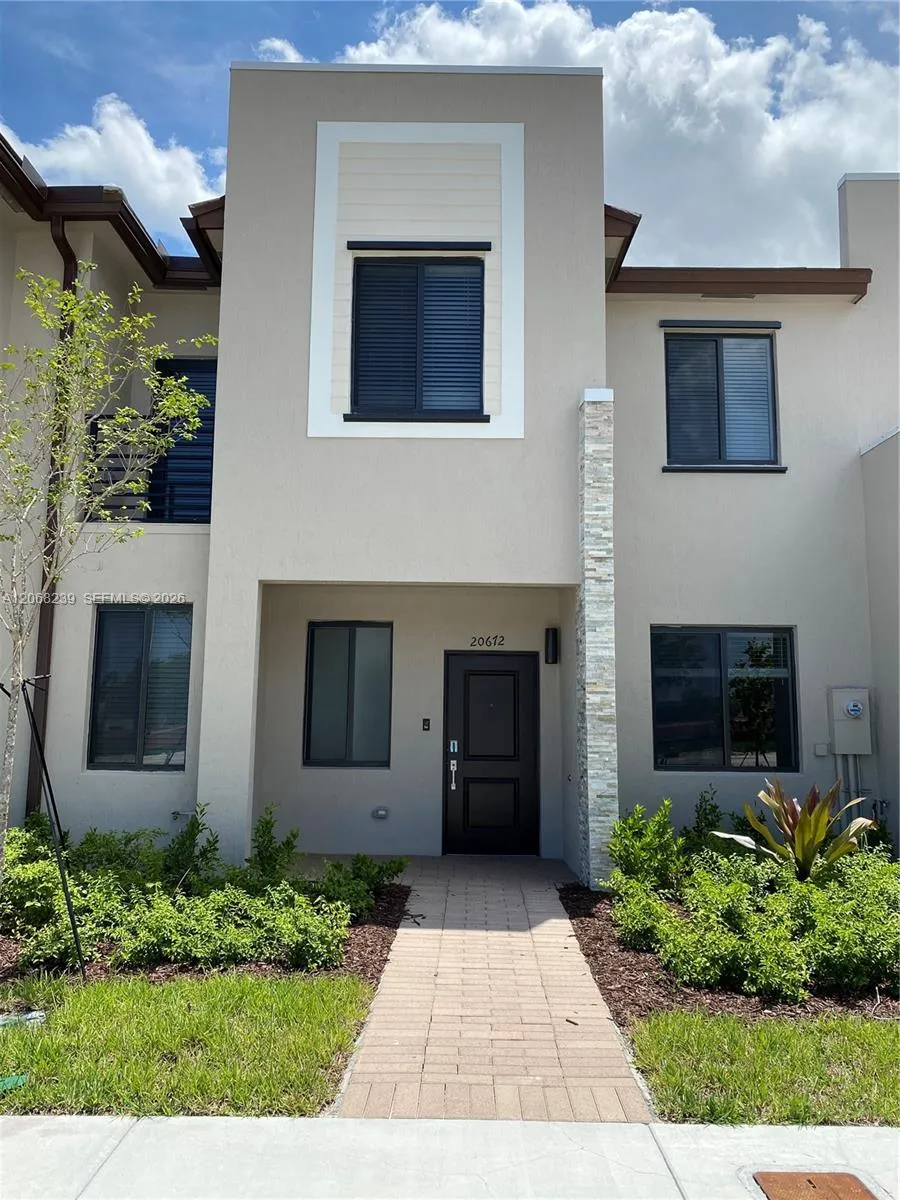 Foto de propiedad en 20672 NE 7th Place 20672, Miami, FL 33179 Miami con MLS# 