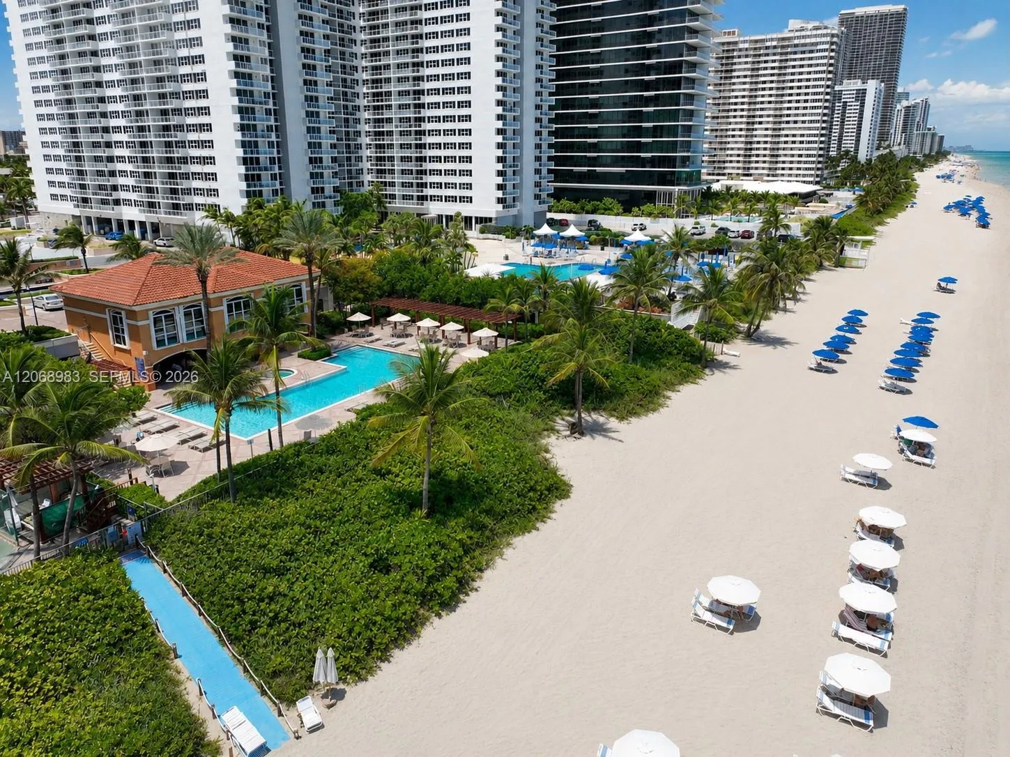 Foto de propiedad en 2069 S Ocean Drive TH18, Hallandale Beach, FL 33009 Hallandale Beach con MLS# 