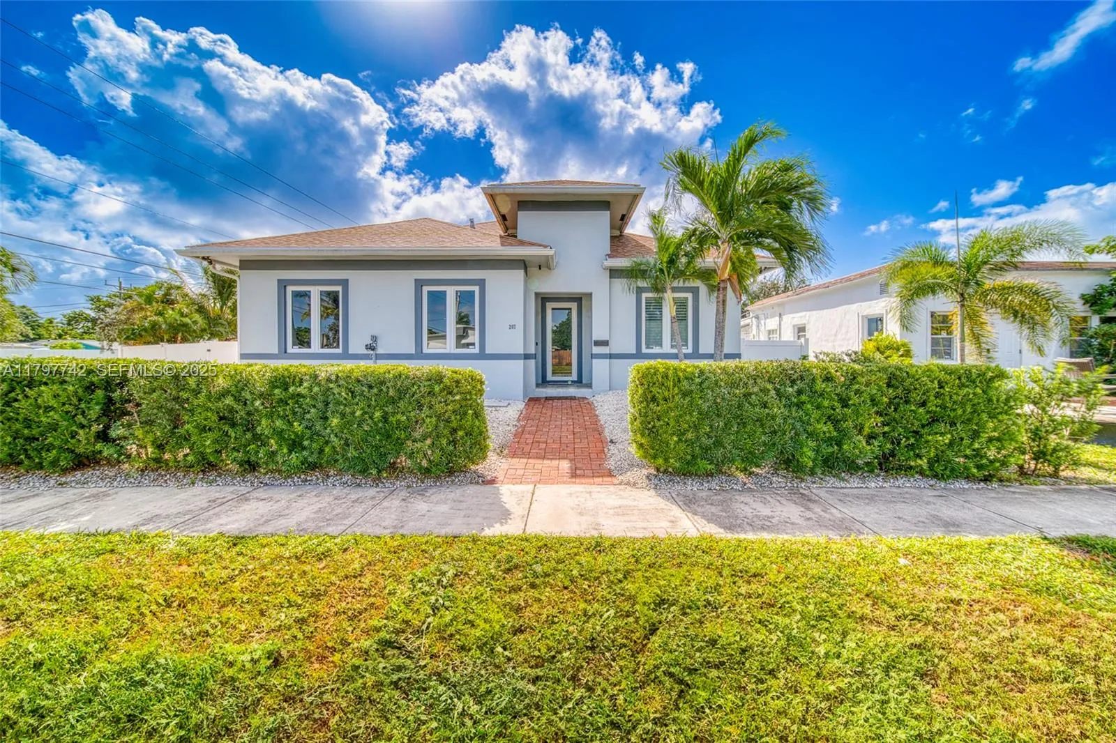 Foto de propiedad en 207 SW 11th Street, Dania Beach, FL 33004 Dania Beach con MLS# 