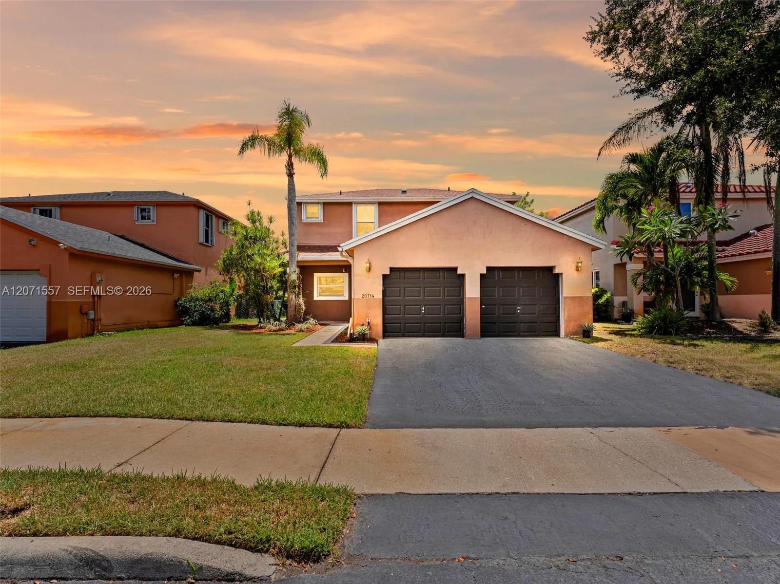 Foto de propiedad en 20714 NW 3rd Street, Pembroke Pines, FL 33029 Pembroke Pines con MLS# 