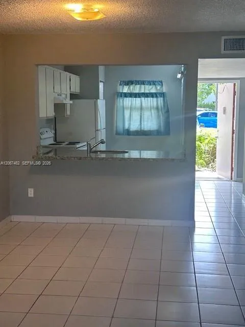 Foto de propiedad en 20735 NE 8th Court 101-12, Miami, FL 33179 Miami con MLS# 