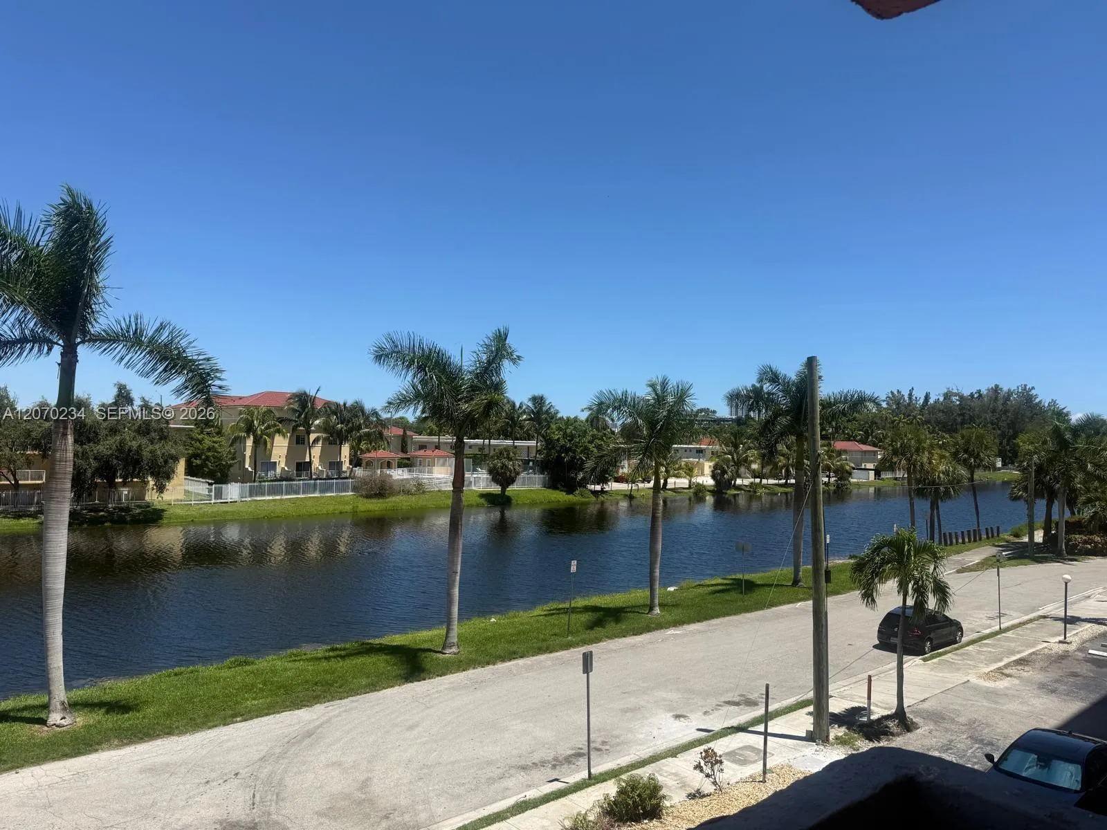 Foto de propiedad en 2075 NE 164th Street 302, North Miami Beach, FL 33162 North Miami Beach con MLS# 