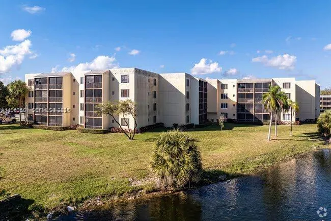 Foto de propiedad en 2075 NW 46th Avenue I201, Lauderhill, FL 33313 Lauderhill con MLS# 