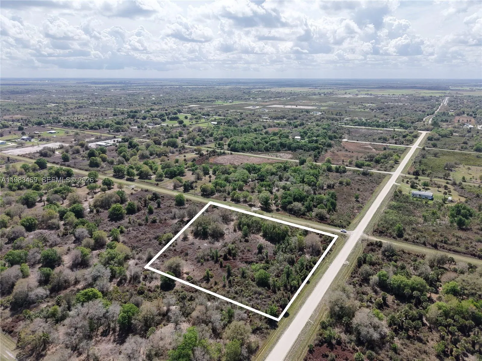 Foto de propiedad en 20755 NW 262nd, Okeechobee, FL 34972 Okeechobee con MLS# 