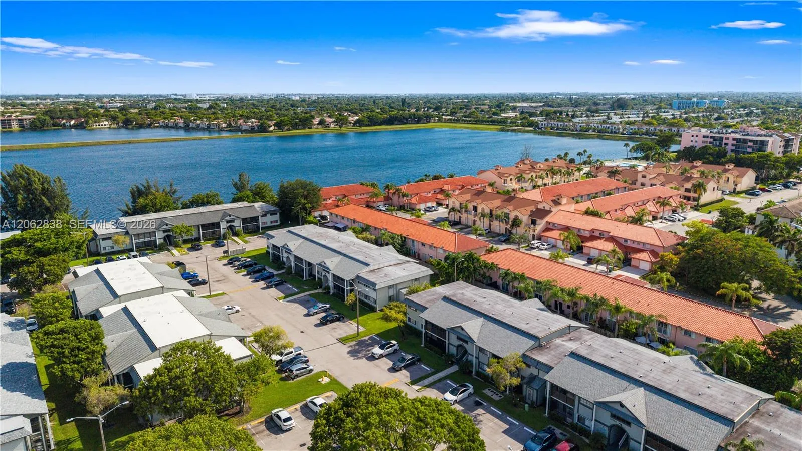 Foto de propiedad en 20760 NE 4th Court 102, Miami, FL 33179 Miami con MLS# 