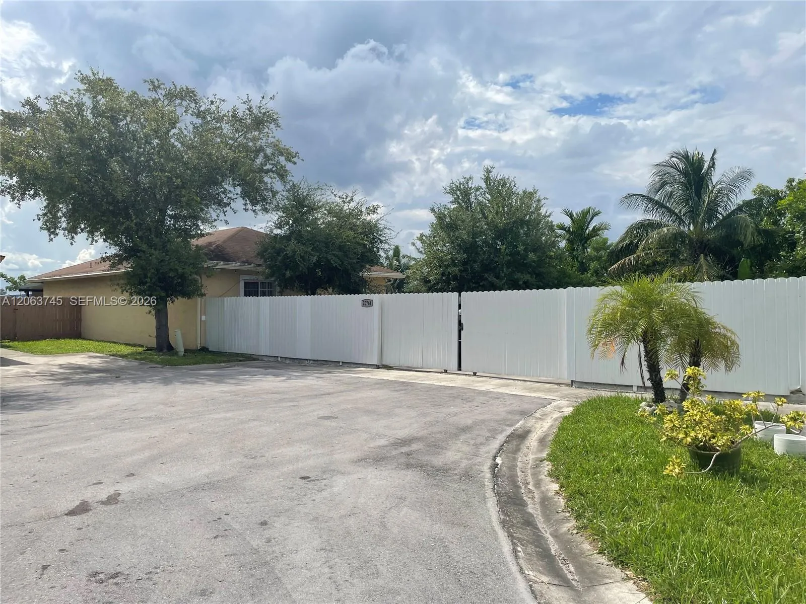 Foto de propiedad en 20764 NW 31st Avenue, Miami Gardens, FL 33056 Miami Gardens con MLS# 