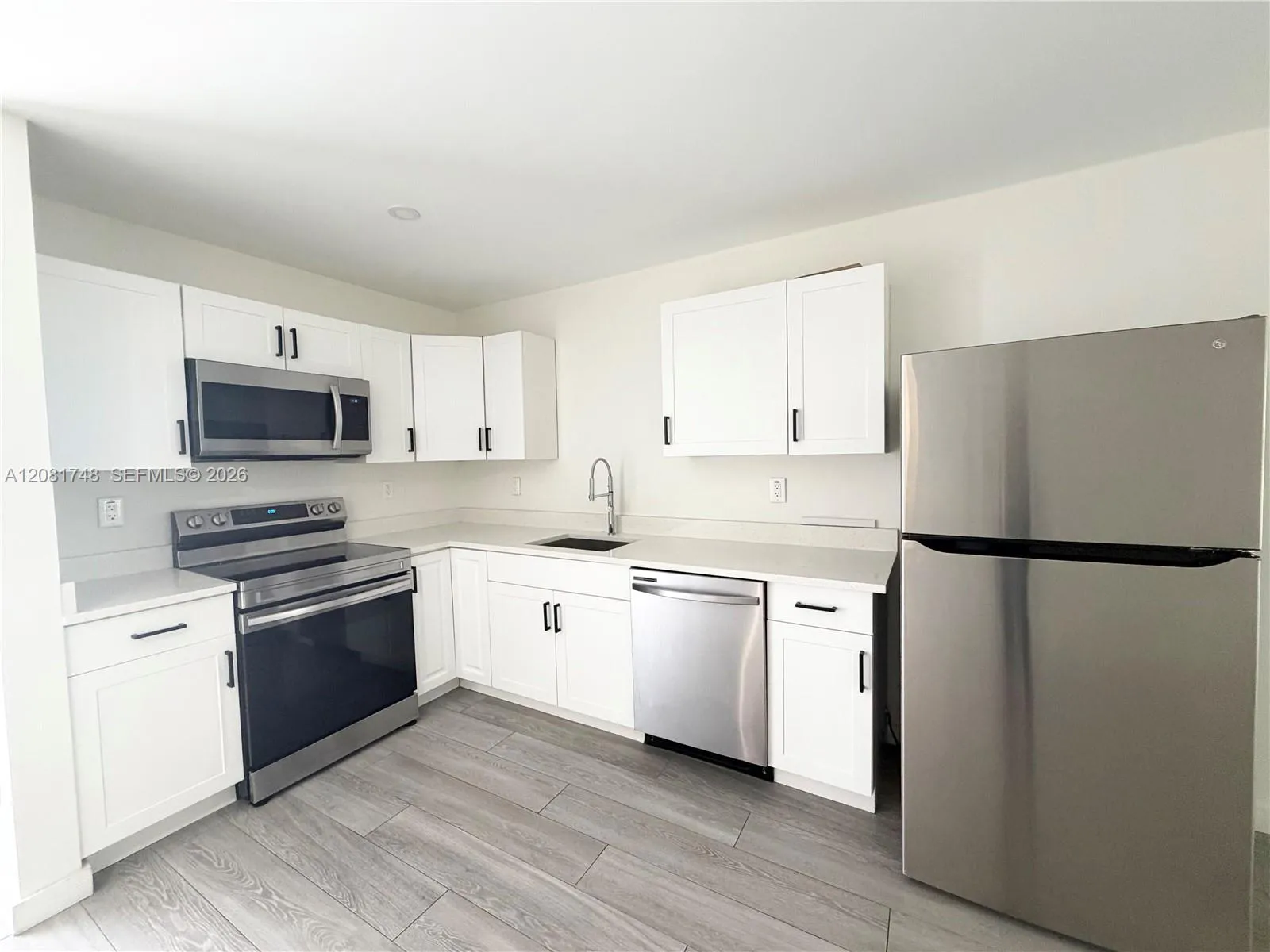 Foto de propiedad en 208 Meridian Avenue 6, Miami Beach, FL 33139 Miami Beach con MLS# 