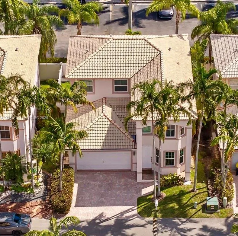 Foto de propiedad en 208 SE 15th Street, Dania Beach, FL 33004 Dania Beach con MLS# 