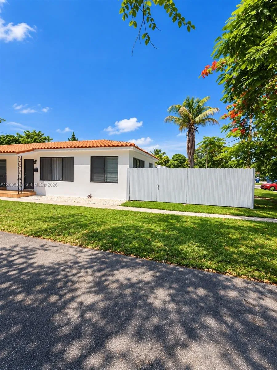 En Renta 2080 NE 172nd Street 0, North Miami Beach, FL 33162, North Miami Beach, FL 33162