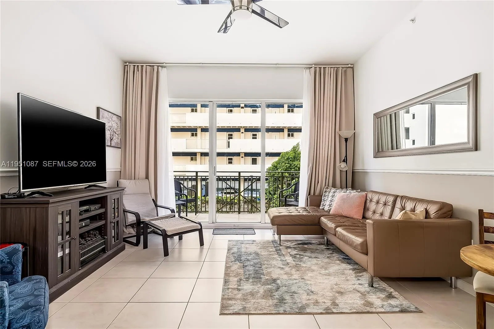 Foto de propiedad en 2080 S Ocean Drive 103, Hallandale Beach, FL 33009 Hallandale Beach con MLS# 