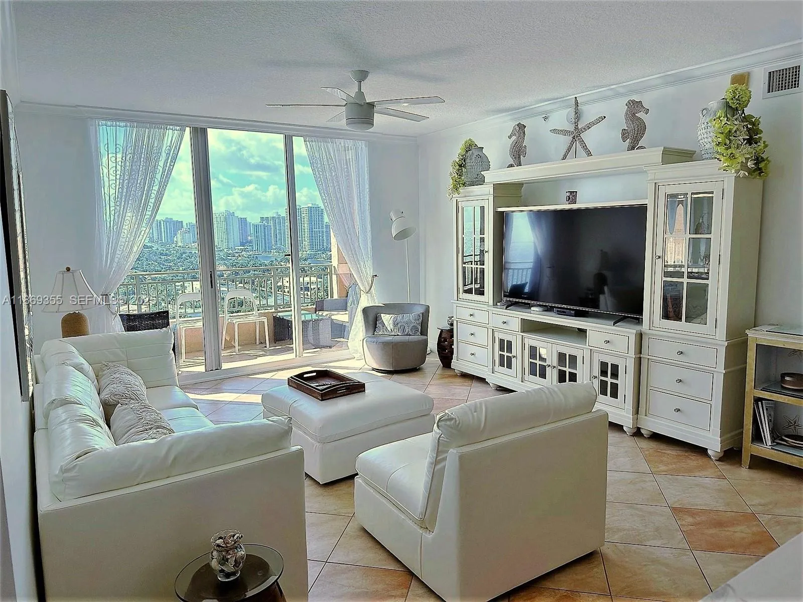 Foto de propiedad en 2080 S Ocean Drive PH3, Hallandale Beach, FL 33009 Hallandale Beach con MLS# 