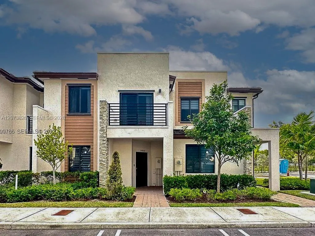 Foto de propiedad en 20800 NE 5th Court, Miami, FL 33179 Miami con MLS# 