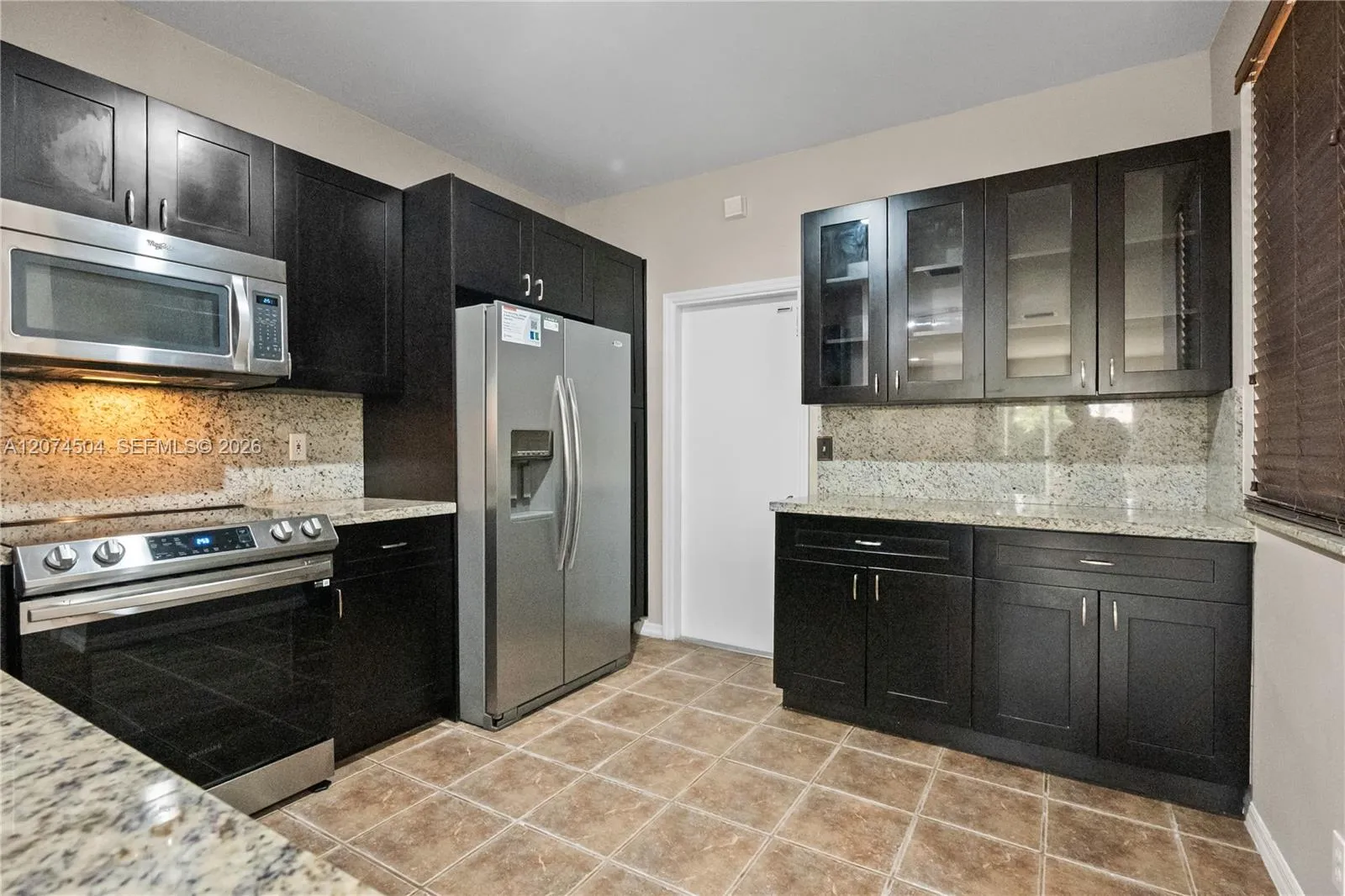 Foto de propiedad en 2082 Madeira Drive 2082, Weston, FL 33327 Weston con MLS# 