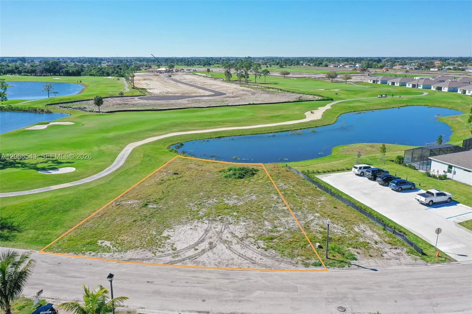 Foto de propiedad en 20820 Copperhead Drive, FL 33936  con MLS# 